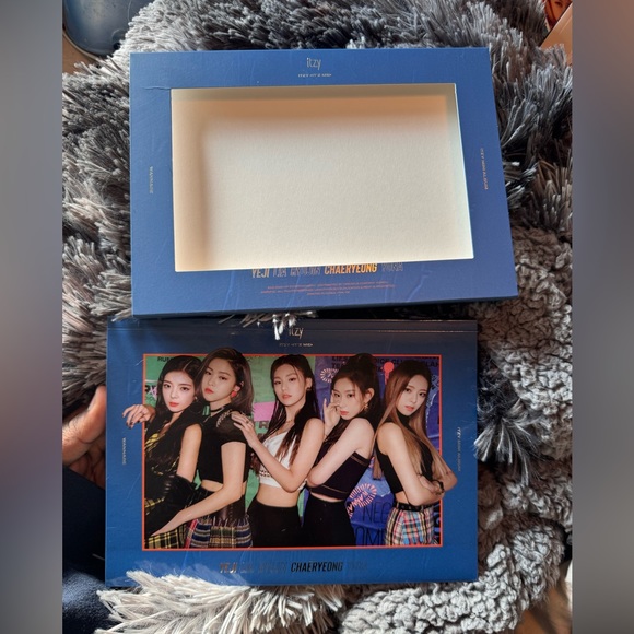 Itzy Album “Wannabe” Blue Ver. - Picture 2 of 12